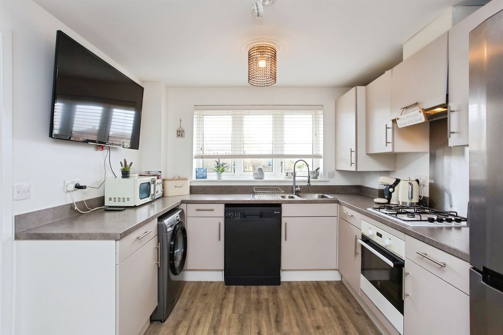 Property photo 2 of 19