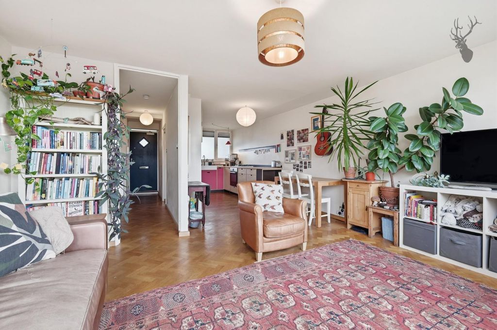 Property photo 3 of 25