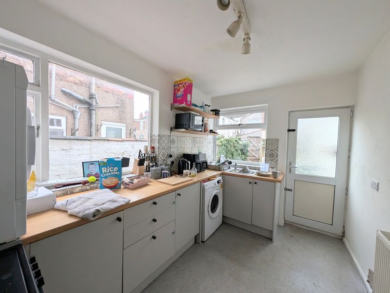 Property photo 3 of 8 Kitchen