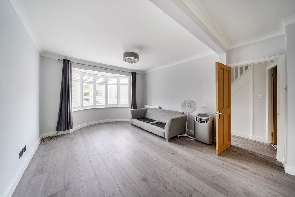 Property photo 2 of 18 1325343-2-6876416...