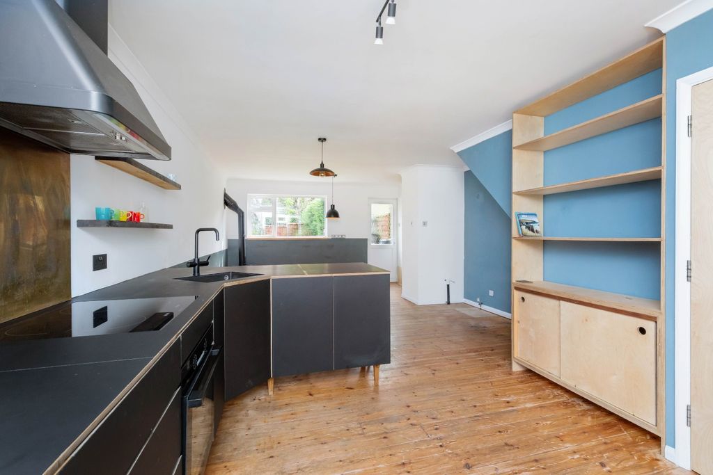 Property photo 2 of 17 5019832