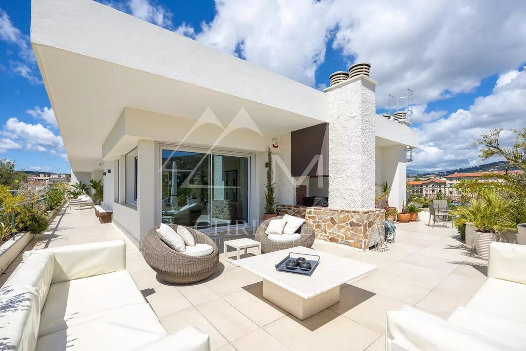 Property photo 1 of 17 15 Minutes Walk From The City Center, Discover This Exceptional Roof Villa