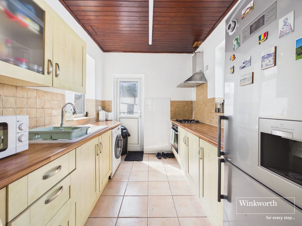Property photo 2 of 11 Kitchen