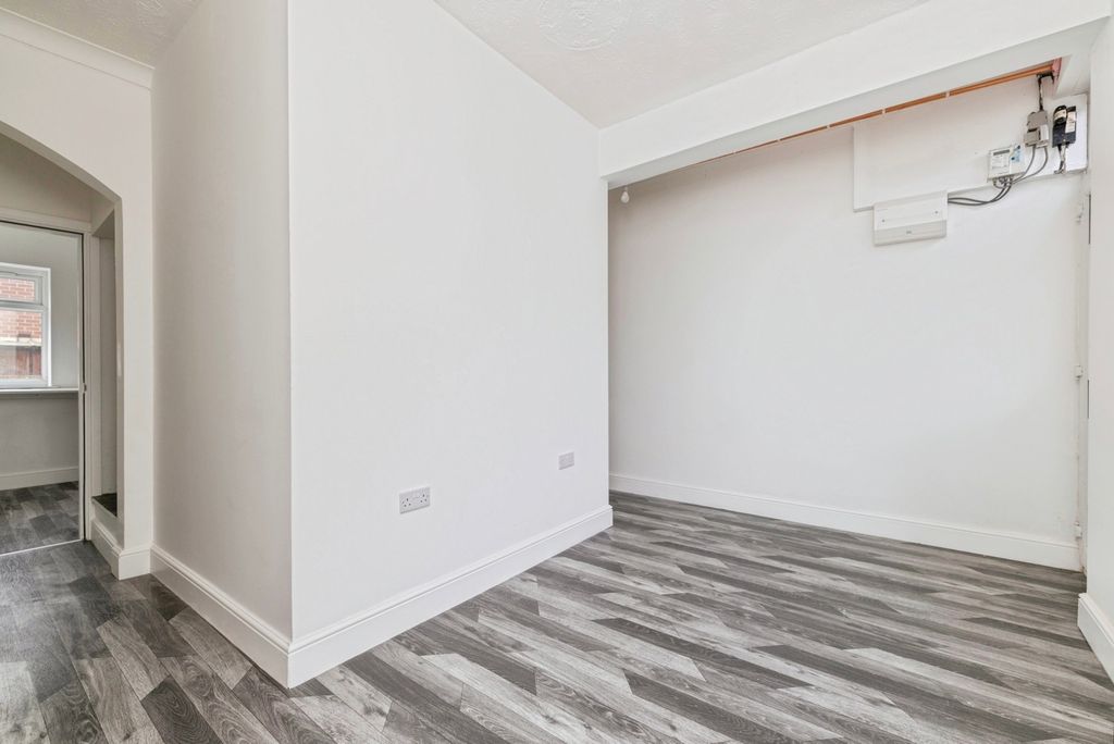 Property photo 2 of 12 Pbox-Img.Jpg