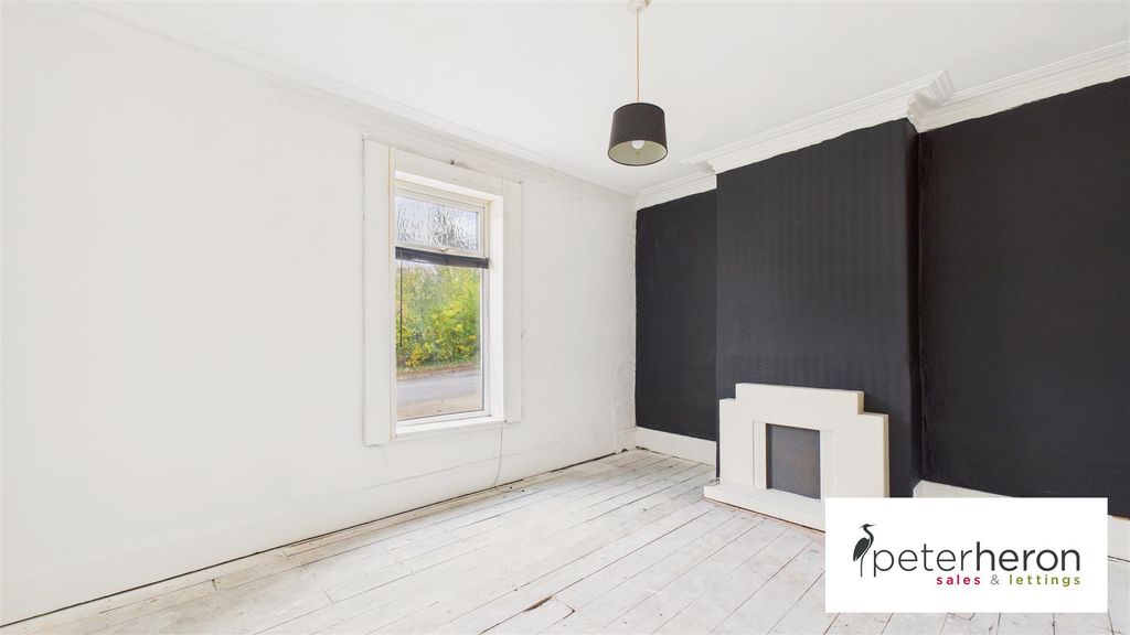 Property photo 2 of 11 Lounge