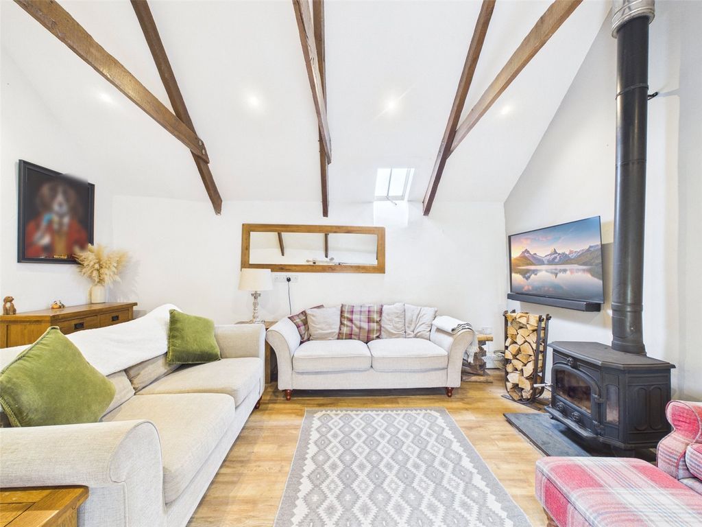 Property photo 2 of 22 Living Room