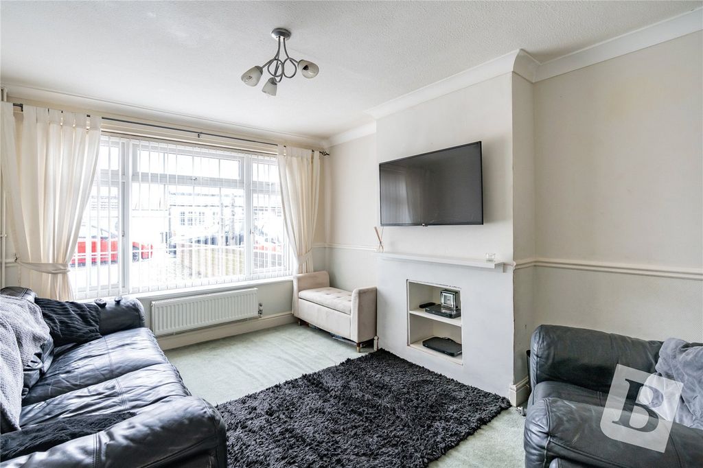 Property photo 2 of 16 Living Room