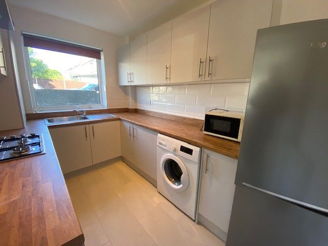 Property photo 3 of 9 Kitchen