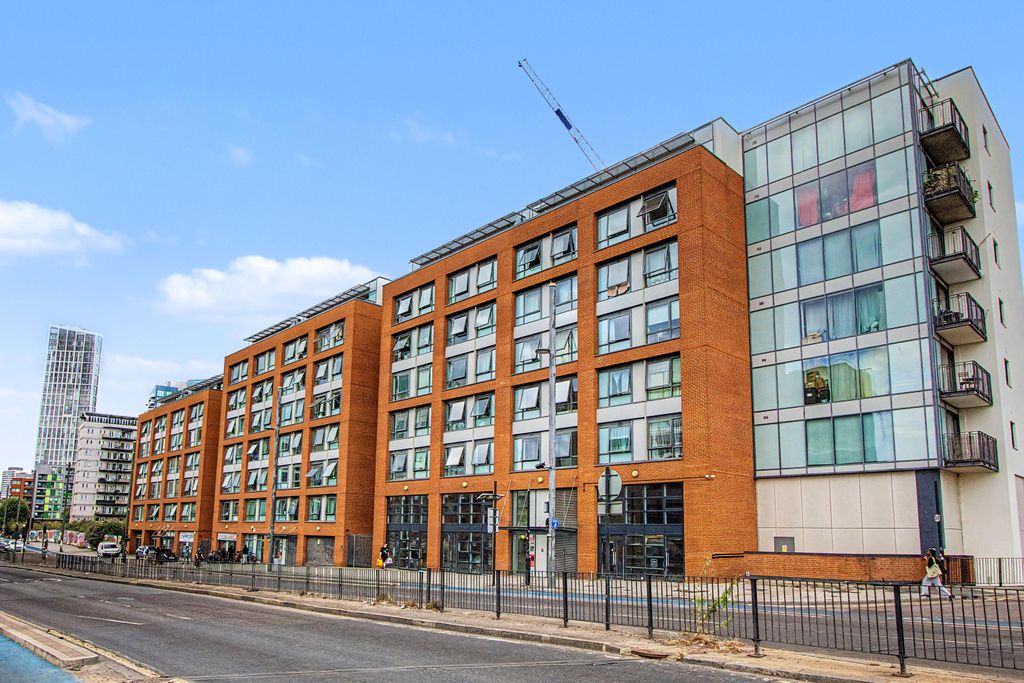Property photo 2 of 13 Flat 50, The Lock Building, 72 High Street, Stratford, London E15 2Qf