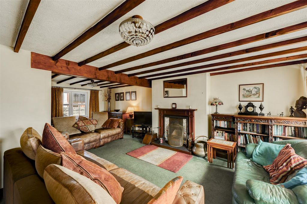 Property photo 3 of 31 Main House Lounge