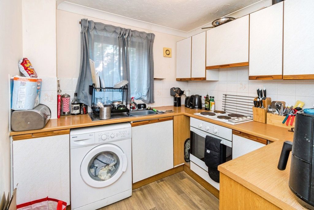 Property photo 2 of 8 Photo