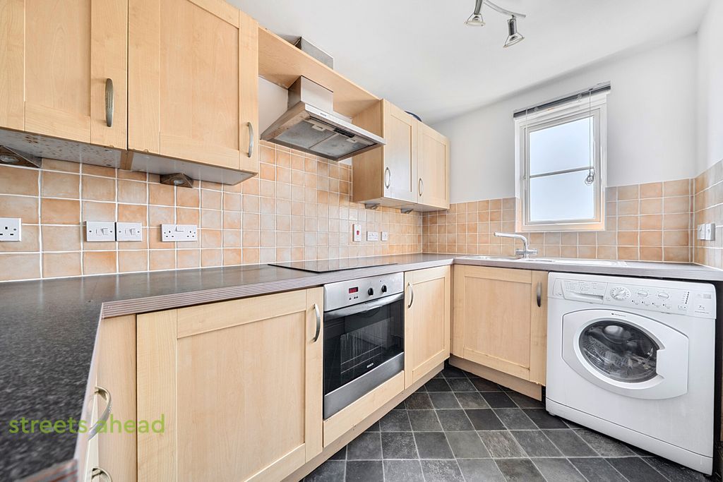 Property photo 2 of 15 09E1562B-Ae02-471...