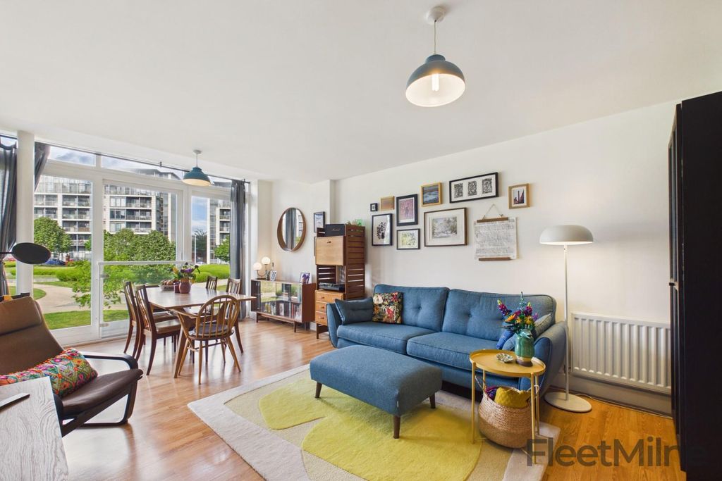 Property photo 1 of 19 Lounge