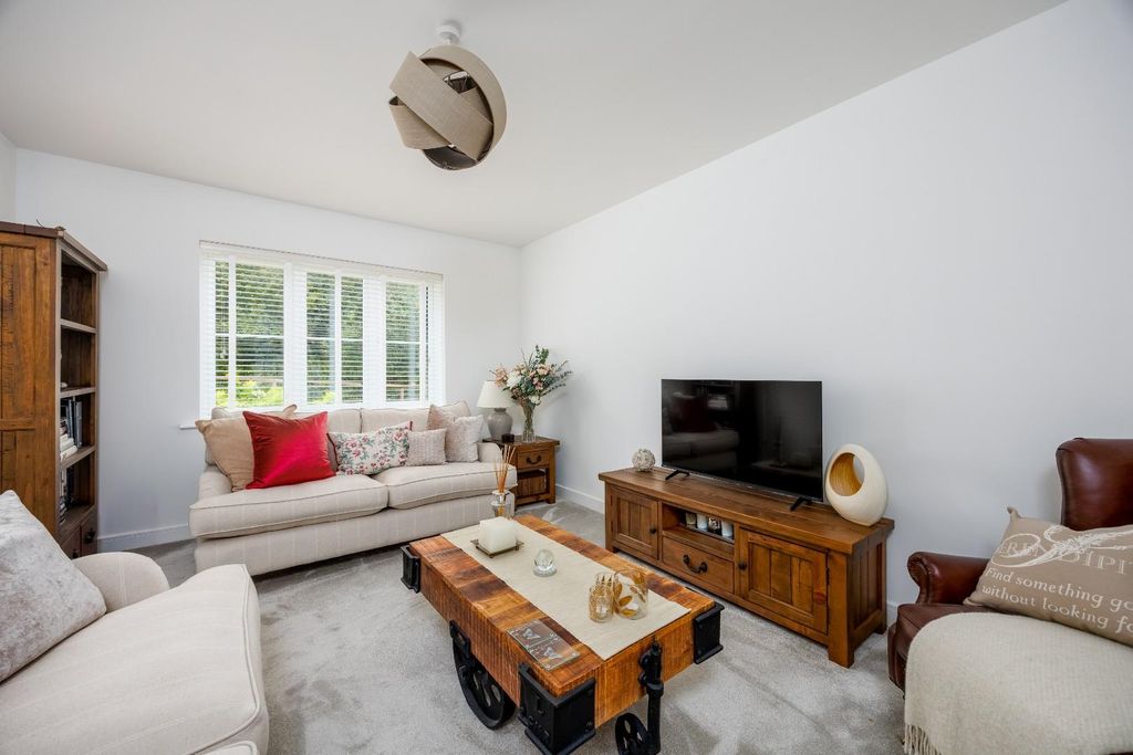 Property photo 3 of 18 Living Room