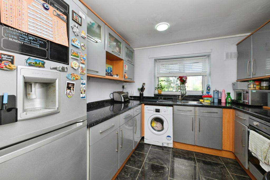 Property photo 1 of 11 Kitchen