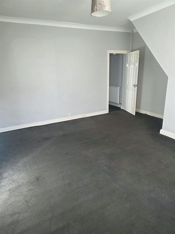 Property photo 3 of 9 1000120374.Jpg