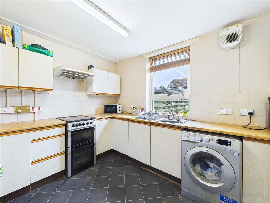 Property photo 3 of 27 Kitchen / Dining