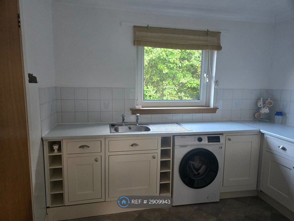Property photo 3 of 8 Kitchen
