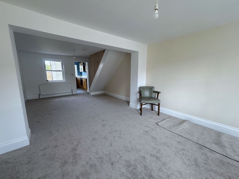 Property photo 3 of 12 Lounge