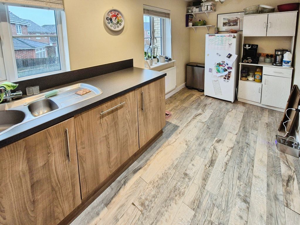Property photo 3 of 14 Kitchen/Dining Room