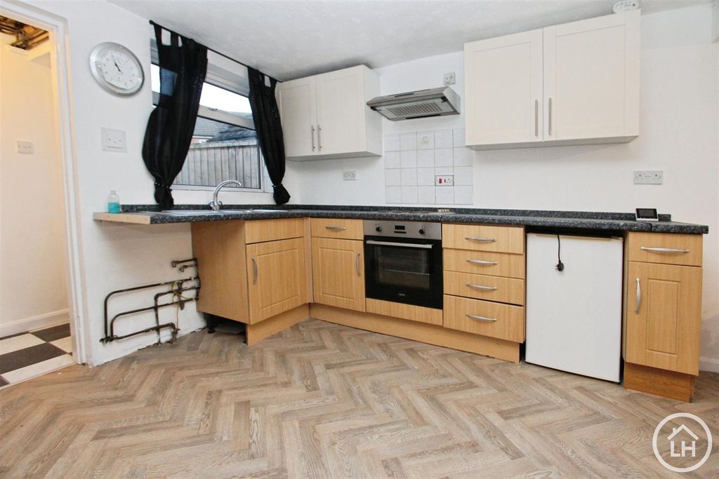 Property photo 3 of 8 Kitchen Area