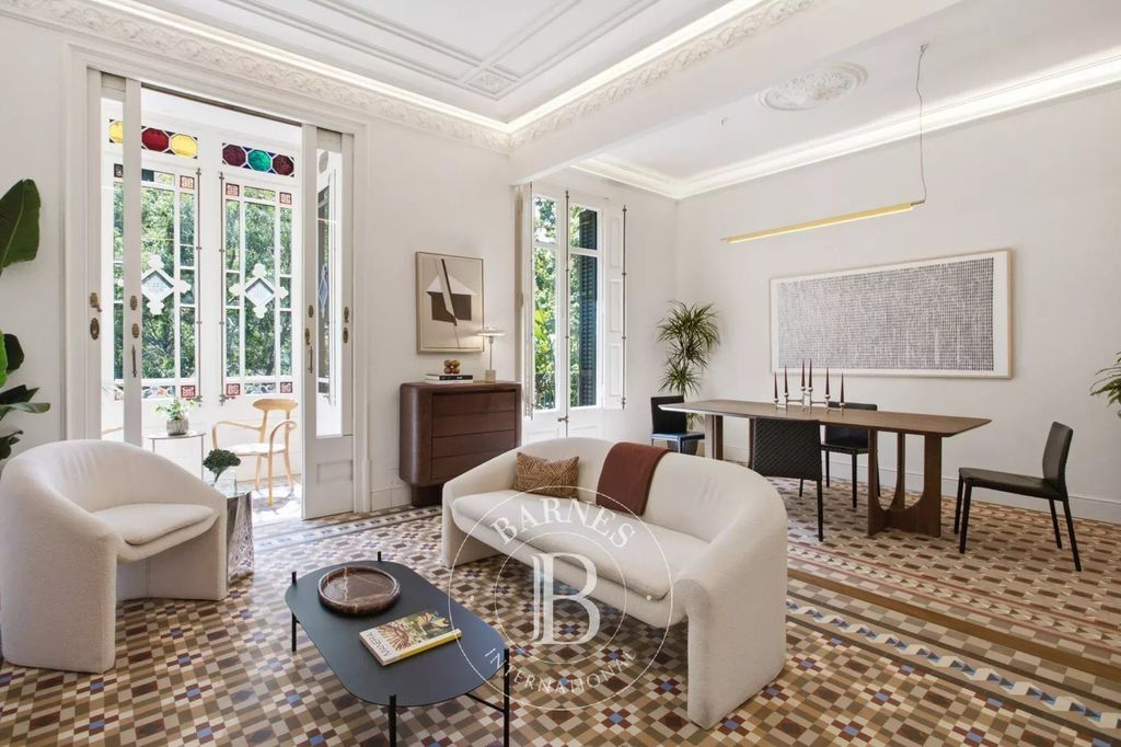 Property photo 1 of 37 Spectacular 147 m² Renovated Apartment With Original Charm In The Dreta De L'eixample