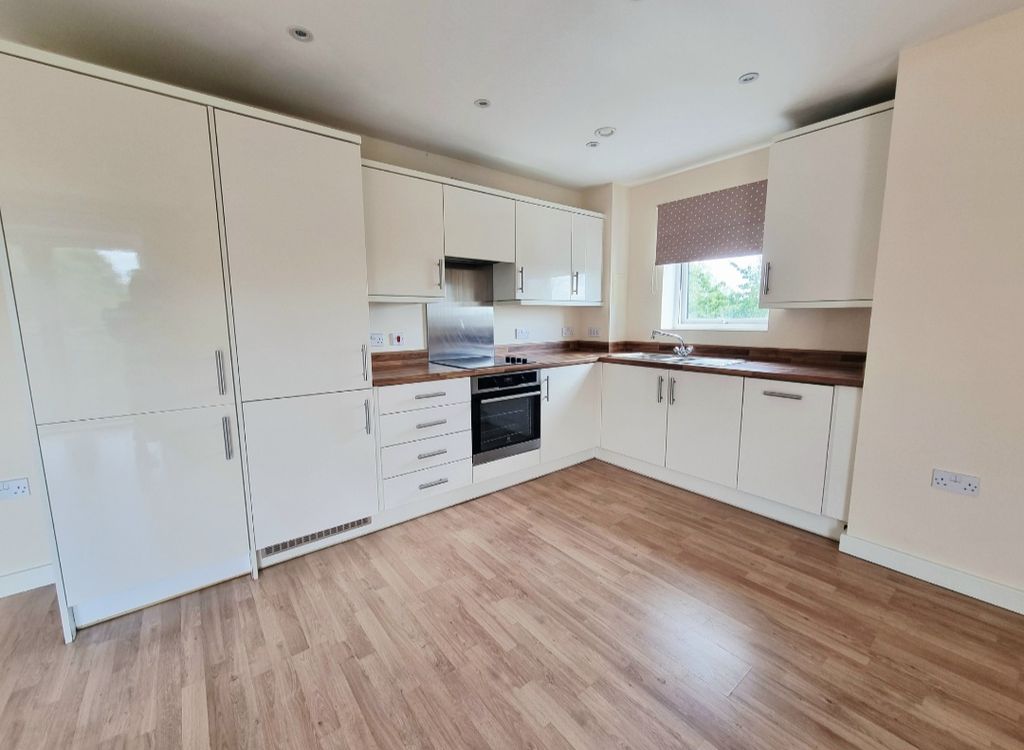 Property photo 2 of 11 Kitchen