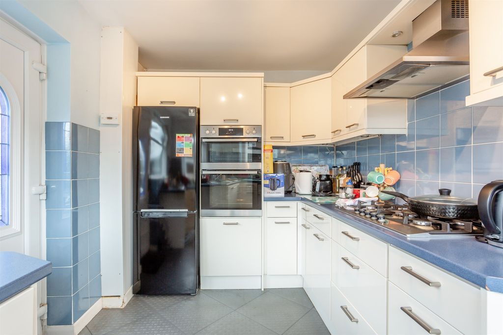 Property photo 2 of 22