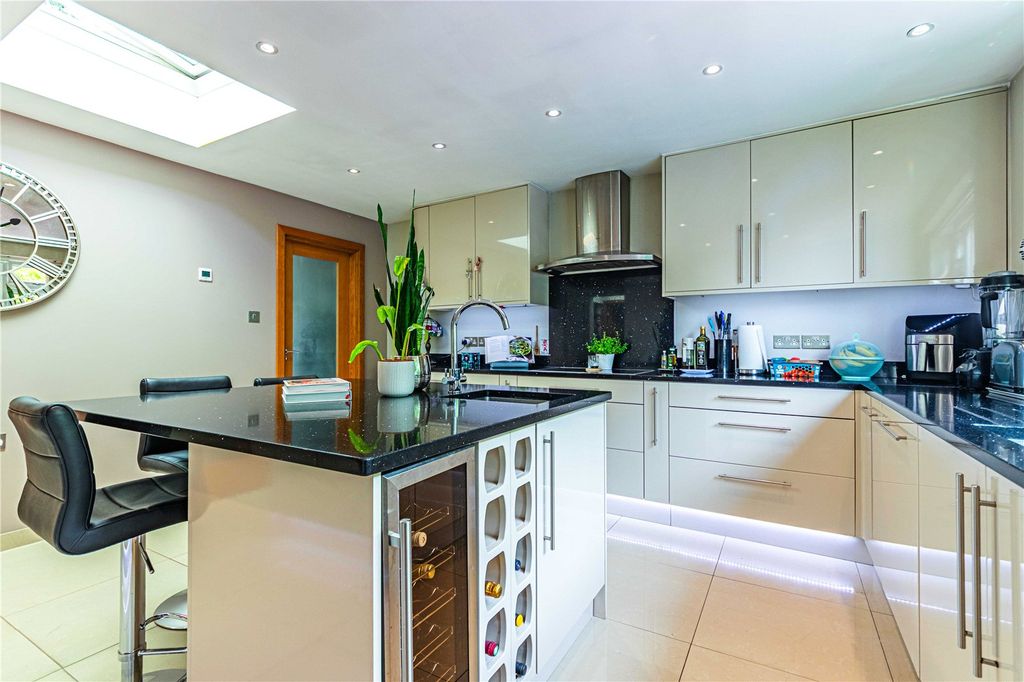 Property photo 3 of 38 Picture No. 47