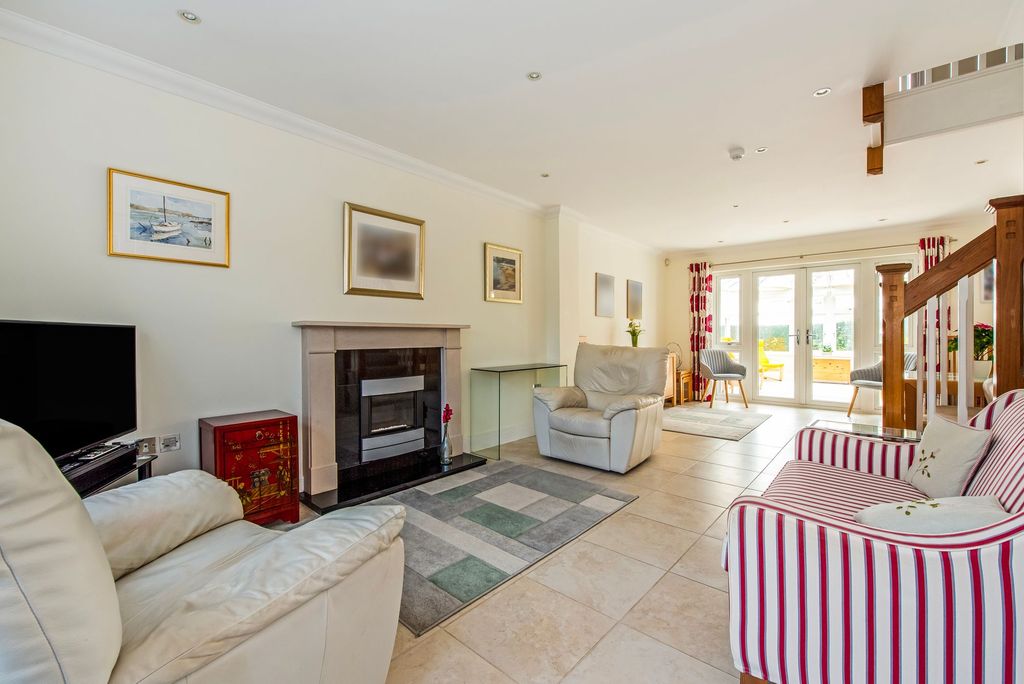 Property photo 3 of 23 Living Room