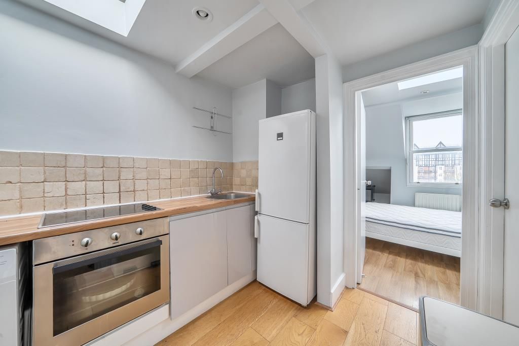 Property photo 2 of 18 Kitchen