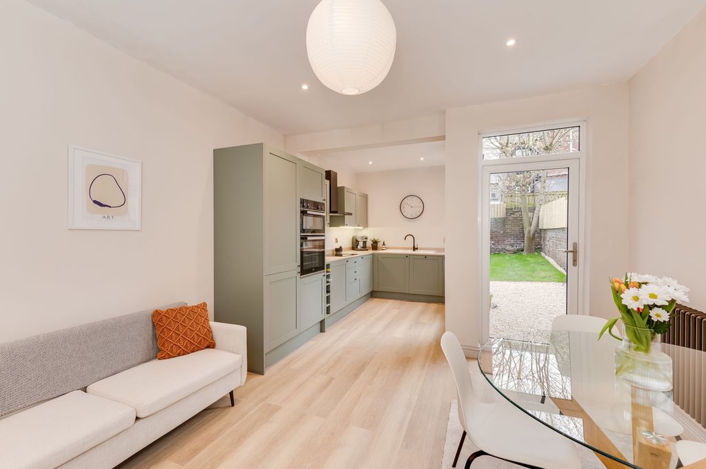 Property photo 3 of 35