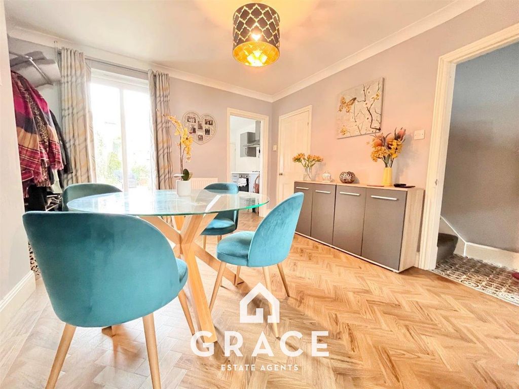 Property photo 3 of 10 Dining Room
