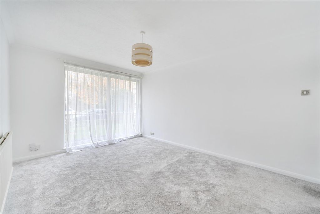 Property photo 2 of 15 1380253-14-690De5F0184Fa.Jpg