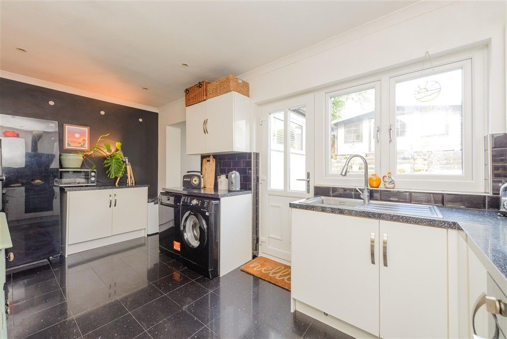 Property photo 3 of 12 Kitchen