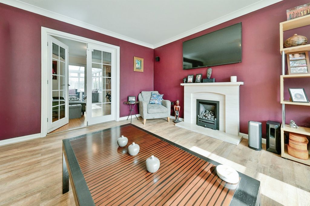 Property photo 2 of 20