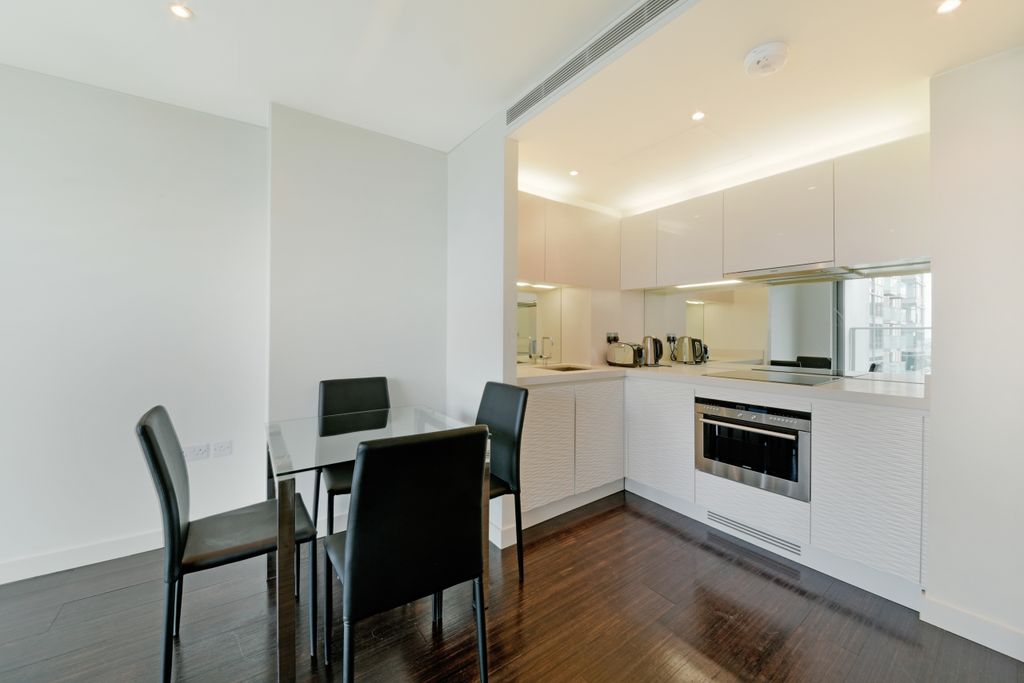 Property photo 3 of 10 Kitchen