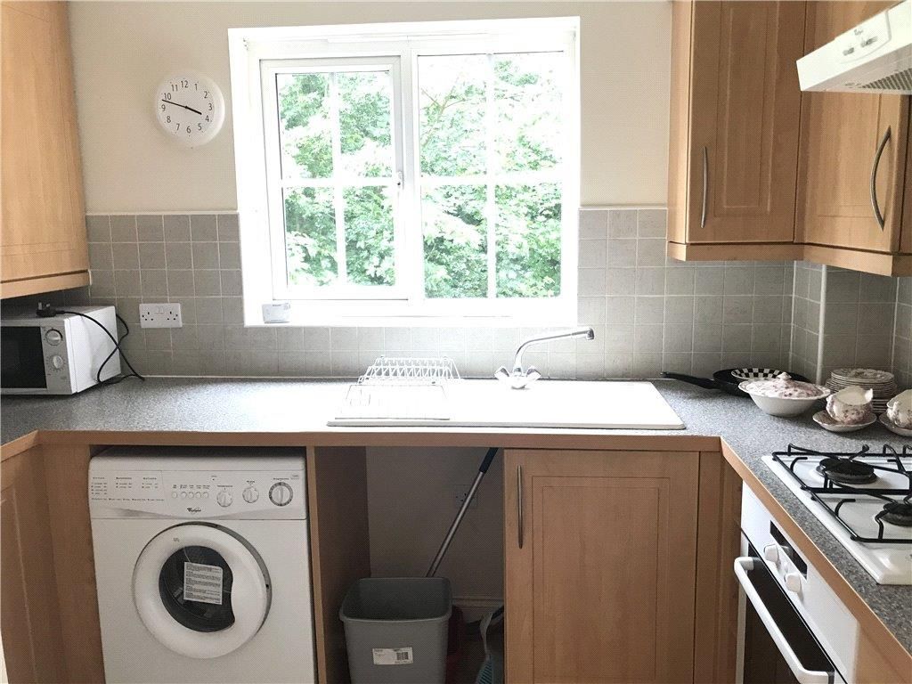 Property photo 3 of 8 Kitchen