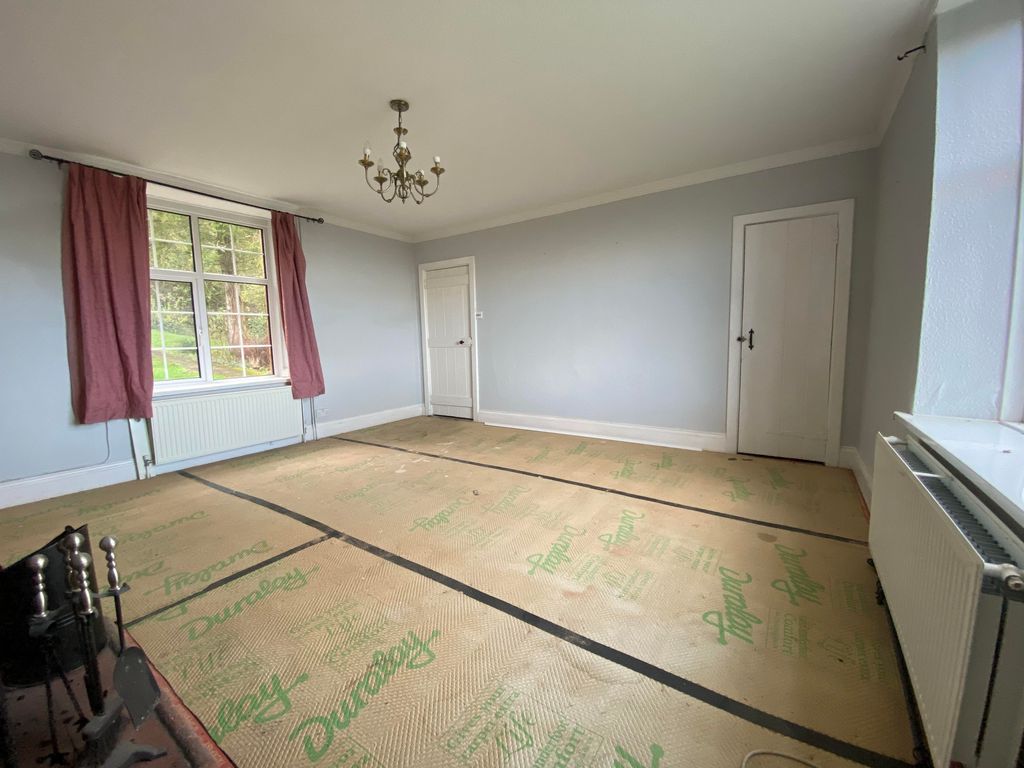 Property photo 3 of 11 Living Room