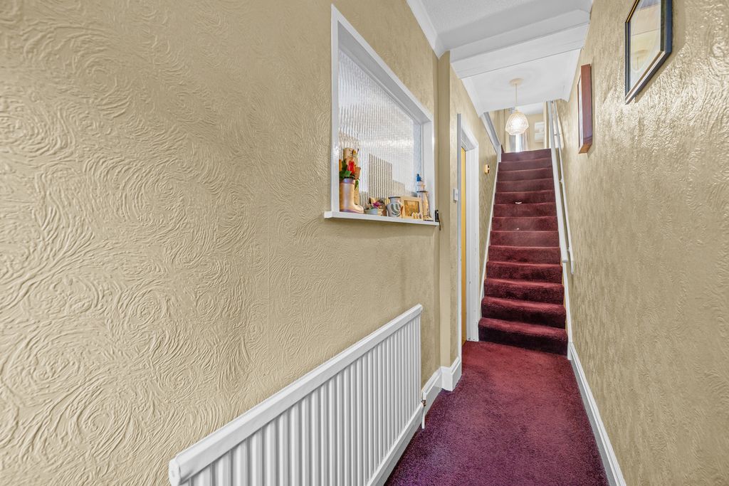 Property photo 2 of 27