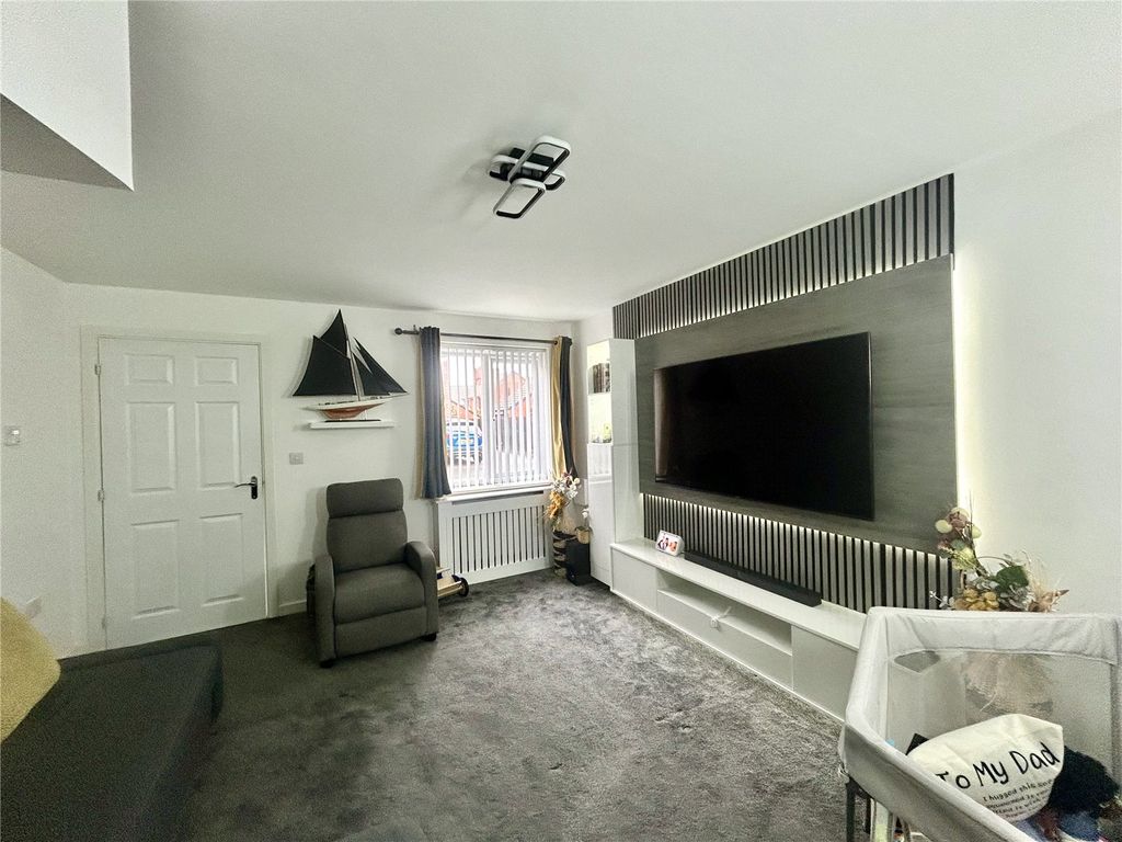 Property photo 3 of 18 Picture No. 06