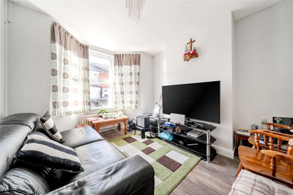 Property photo 2 of 23 Picture No. 33