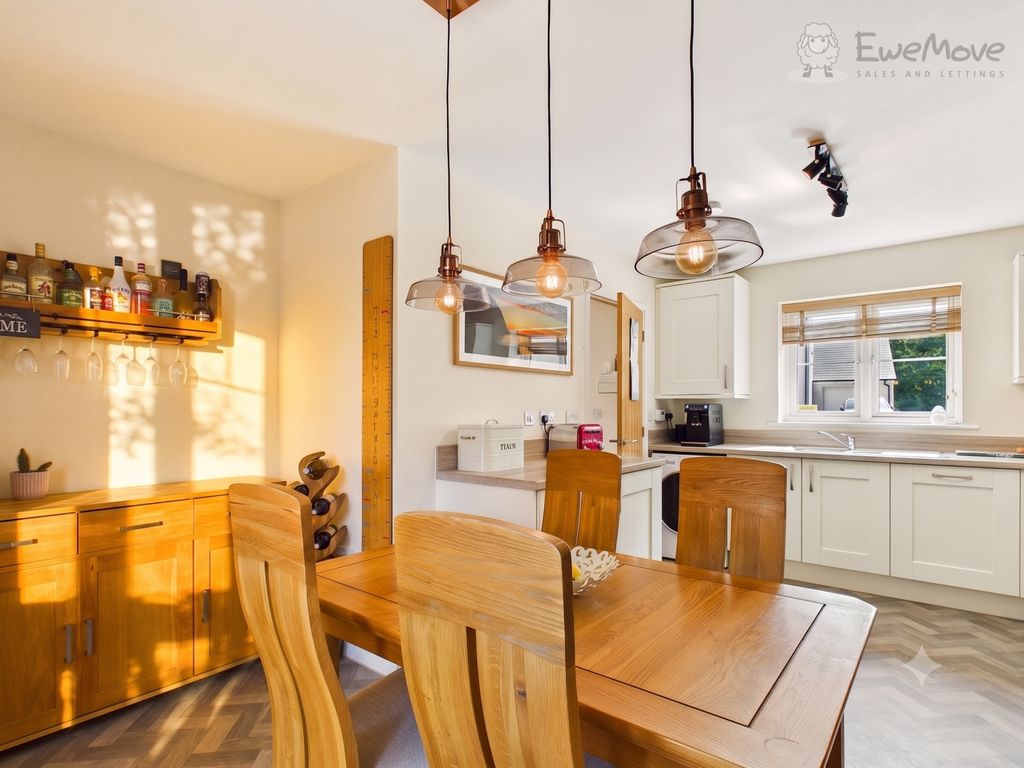 Property photo 3 of 16 Ewemove South Molton - 28 Oaktree Road