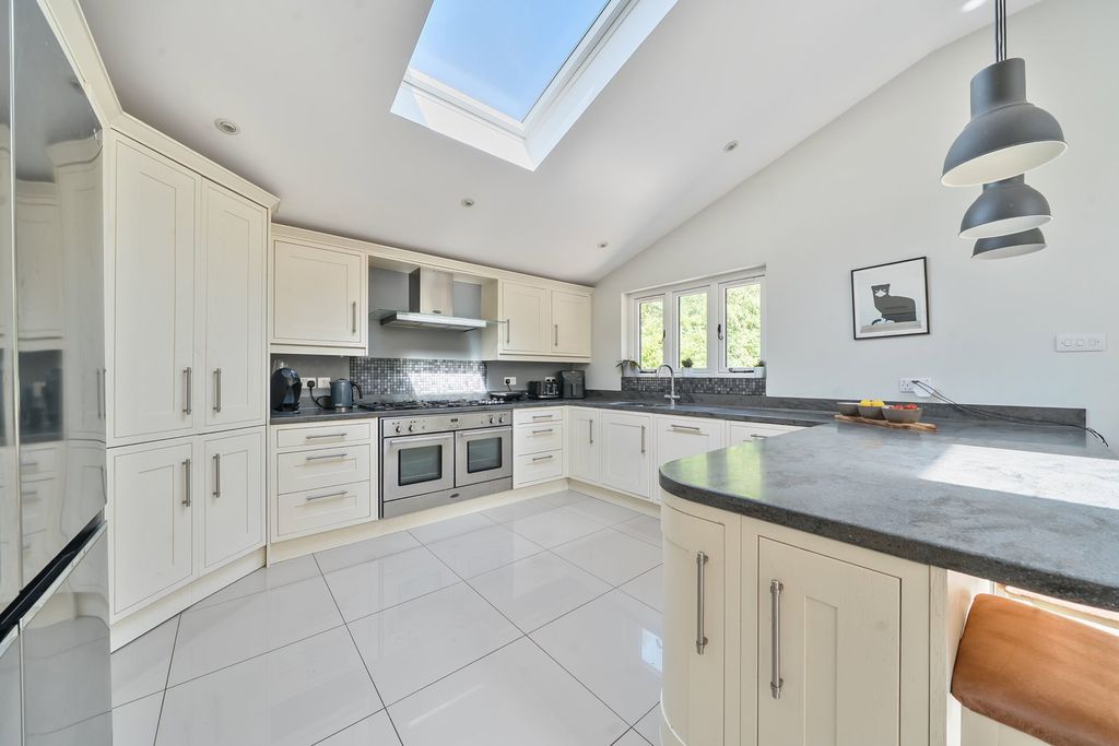 Property photo 2 of 22