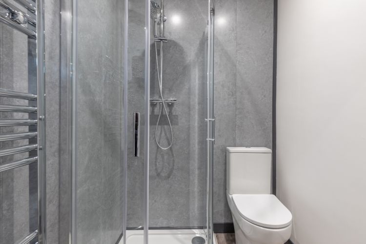 Property photo 3 of 5 En Suite 1