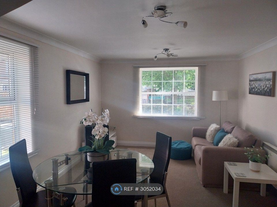 Property photo 3 of 14 Lounge
