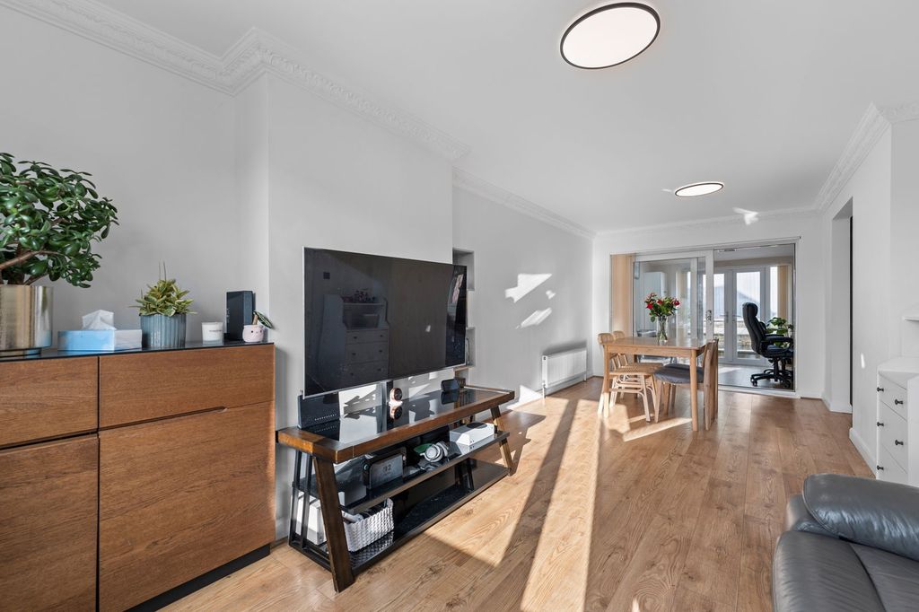 Property photo 2 of 25