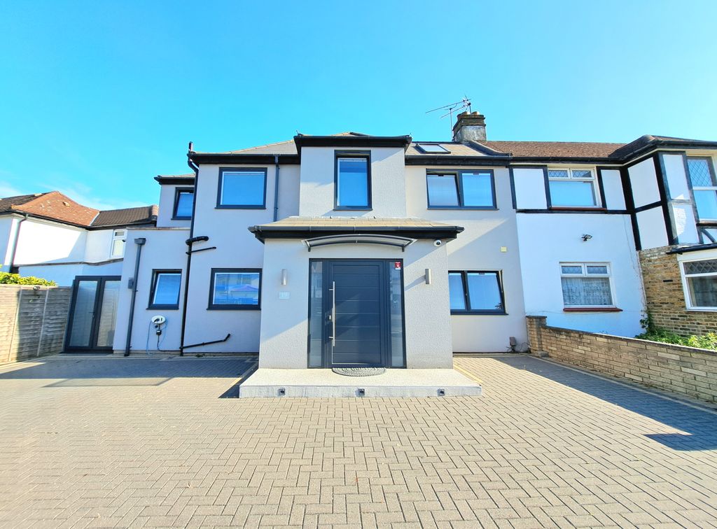 Property photo 2 of 33