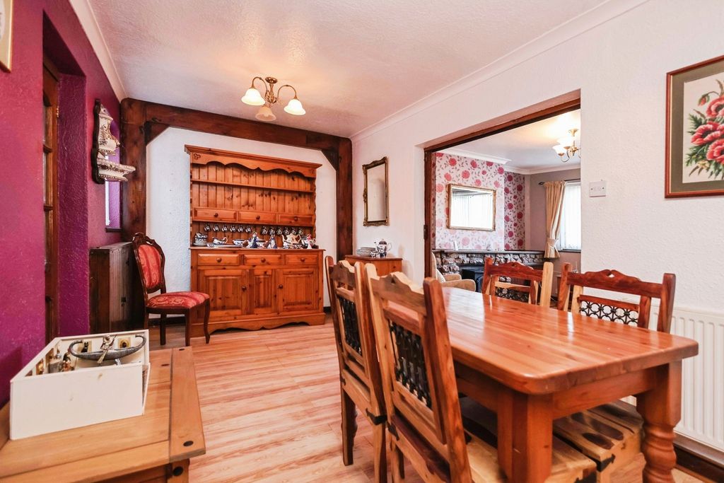 Property photo 3 of 16 Dining Room