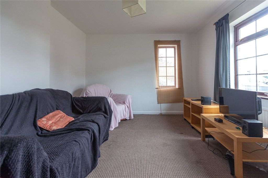 Property photo 2 of 23 Picture No. 27